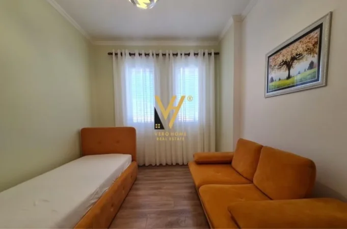 Tirane, jepet me qera apartament 2+1+Ballkon Kati 3, 130 m² 650 € (YZBERISHT)