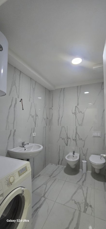 Tirane, jepet me qera apartament 2+1+Ballkon , 70 m² 700 € (Parku Olimpik)