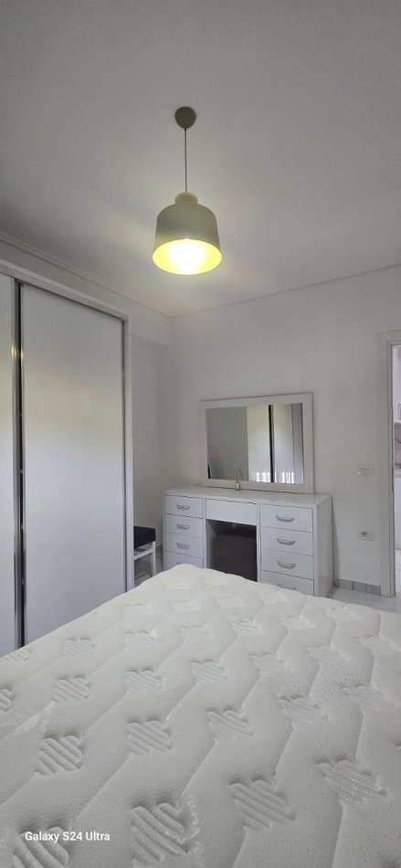 Tirane, jepet me qera apartament 2+1+Ballkon , 70 m² 700 € (Parku Olimpik)