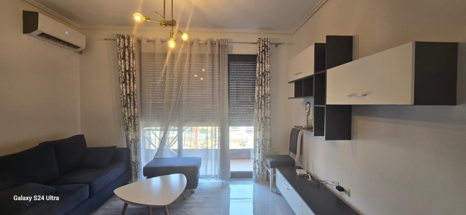 Tirane, jepet me qera apartament 2+1+Ballkon , 70 m² 700 € (Parku Olimpik)