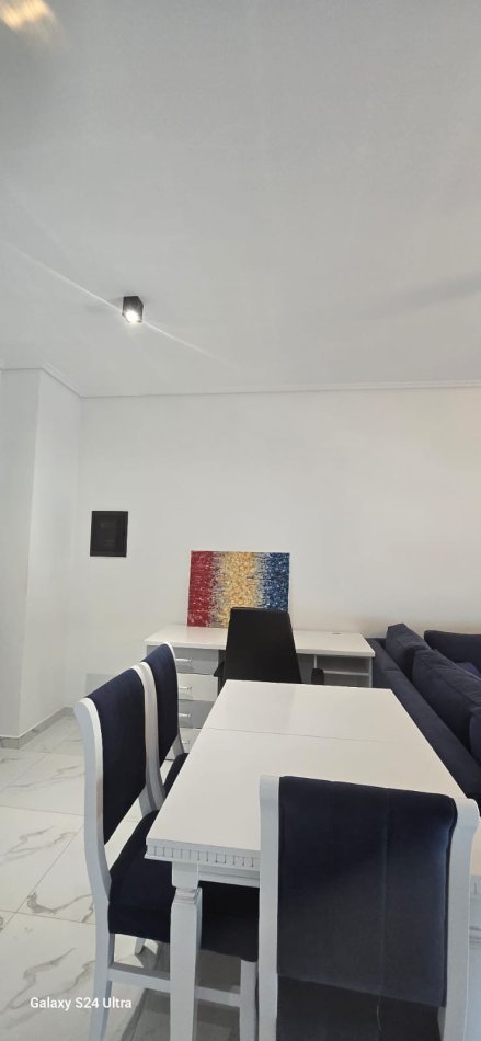 Tirane, jepet me qera apartament 2+1+Ballkon , 70 m² 700 € (Parku Olimpik)