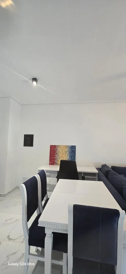 Tirane, jepet me qera apartament 2+1+Ballkon , 70 m² 700 € (Parku Olimpik)