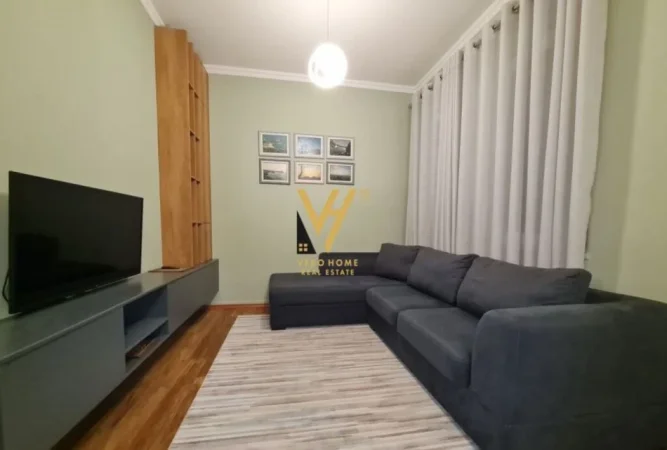 Tirane, jepet me qera apartament 2+1+Ballkon Kati 2, 130 m² 650 € (YZBERISHT)