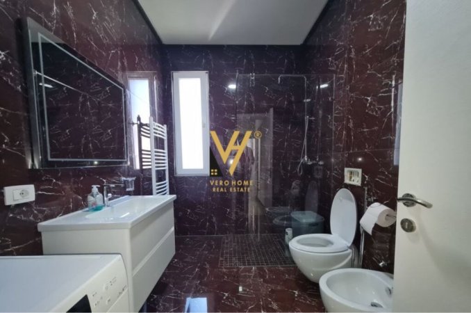 Tirane, jepet me qera apartament 2+1+Ballkon Kati 2, 130 m² 650 € (YZBERISHT)