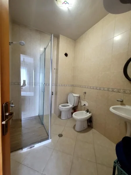 Tirane, jepet me qera apartament 2+1 Kati 6, 90 m² 500 Euro (Tregu Elektrik)