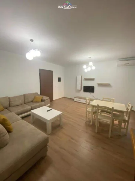 Tirane, jepet me qera apartament 1+1+Ballkon Kati 3, 80 m² 400 € (KOPSHTI BOTANIK)