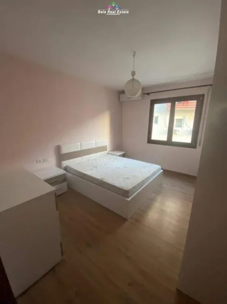 Tirane, jepet me qera apartament 1+1+Ballkon Kati 3, 80 m² 400 € (KOPSHTI BOTANIK)