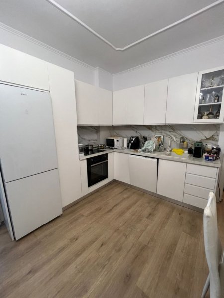 Tirane, shitet apartament 2+1 Kati 8, 90 m² 135.000 € (Laprak)