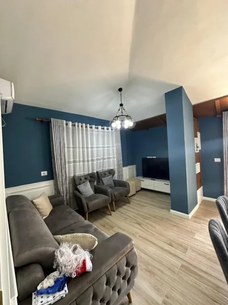 Tirane, jepet me qera apartament 1+1+Ballkon Kati 4, 90 m² 450 € (Fresk)