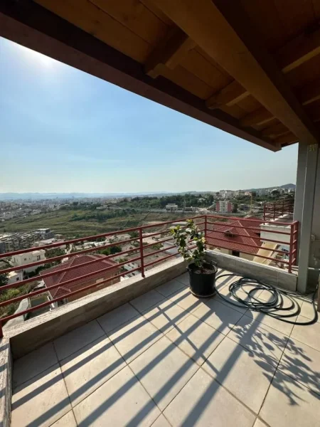 Tirane, jepet me qera apartament 1+1+Ballkon Kati 4, 90 m² 450 € (Fresk)