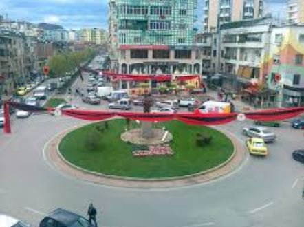 Tirane, jepet me qera apartament 2+1 Kati 3, 100 m² 600 € (Sheshi Wilson)