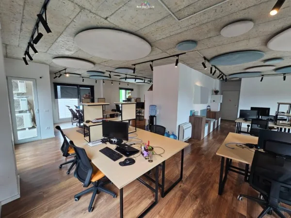 Tirane, jepet me qera zyre Kati 4, 175 m² 2.000 € (rruga e elbasanit)