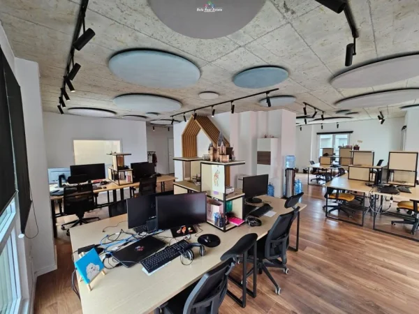 Tirane, jepet me qera zyre Kati 4, 175 m² 2.000 € (rruga e elbasanit)