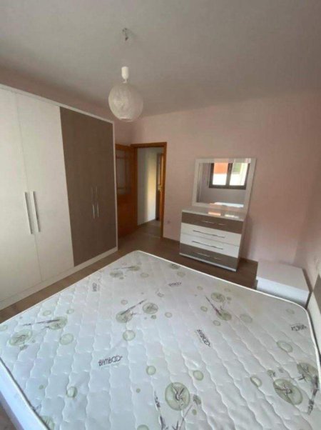 Tirane, jepet me qera apartament 1+1 Kati 3, 85 m² 398 € (Kopshti Botanik)