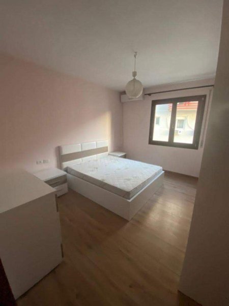 Tirane, jepet me qera apartament 1+1 Kati 3, 85 m² 398 € (Kopshti Botanik)