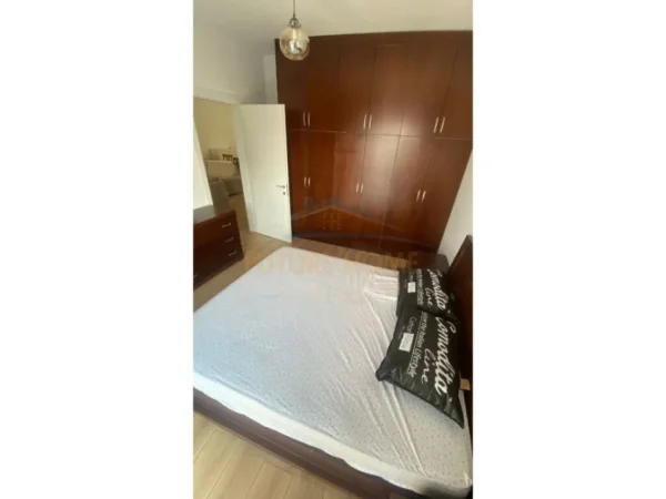 Tirane, jepet me qera apartament 1+1 Kati 8, 89 m² 500 € (Rruga 5 Maji)
