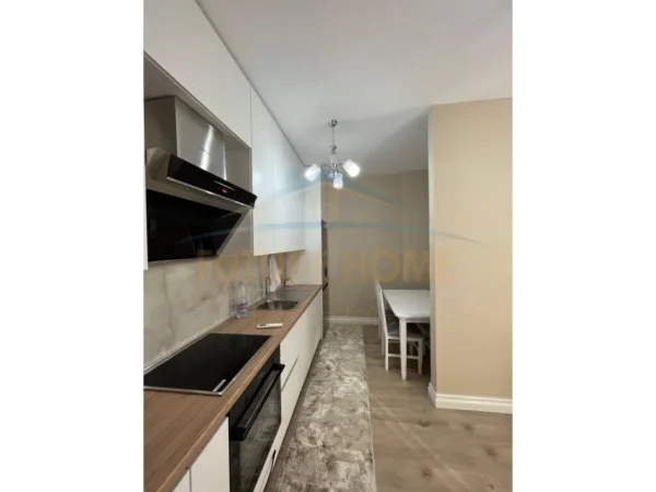 Tirane, jepet me qera apartament 1+1 Kati 6, 88 m² 700 € (Kinostudio)