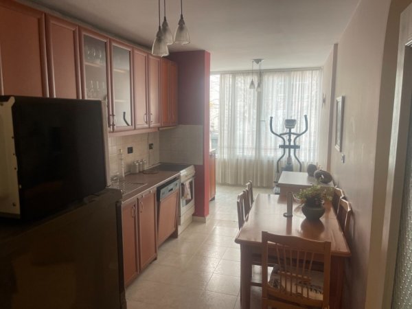 Tirane, jepet me qera apartament 3+1 Kati 1, 120 m² 749 € (Laprake)