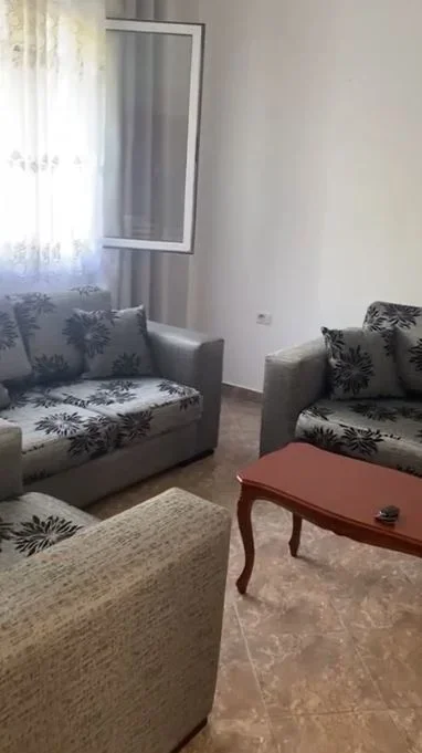 Tirane, jepet me qera apartament 1+1 Kati 2, 75 m² 350 € (Selite)