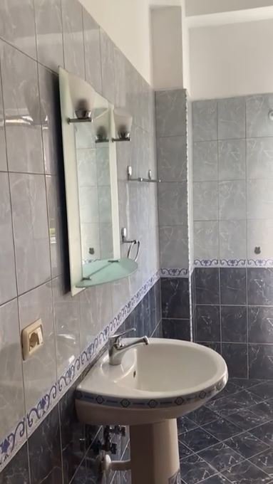 Tirane, jepet me qera apartament 1+1 Kati 2, 75 m² 350 € (Selite)