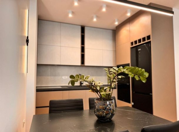 Tirane, jepet me qera apartament 1+1 Kati 4, 60 m² 650 € (21 dhjetori)