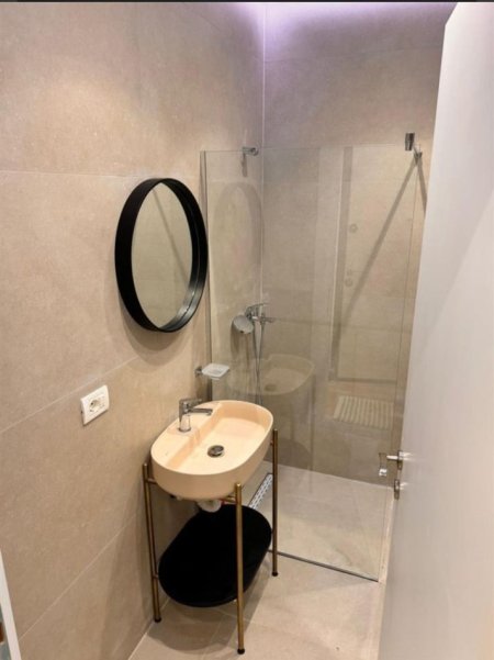 Tirane, jepet me qera apartament 1+1 Kati 4, 60 m² 650 € (21 dhjetori)