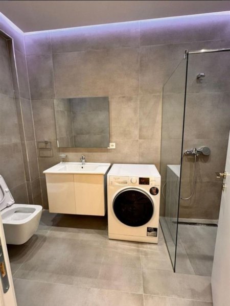 Tirane, jepet me qera apartament 1+1 Kati 5, 60 m² 550 € (21 dhjetori)