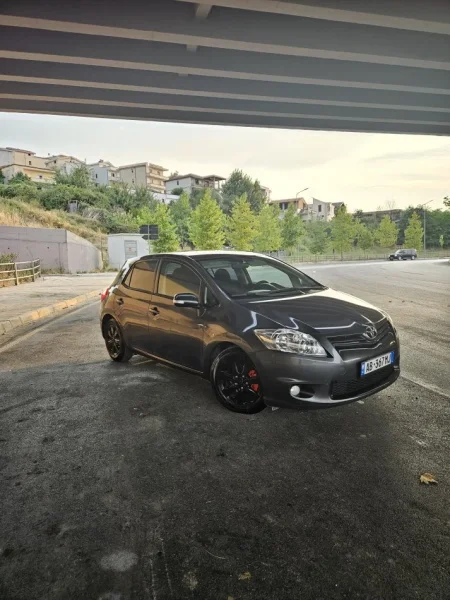 Tirane, shes makine Toyota Auris 2012 1.4 nafte 6200€ Okazion Nafte, gri e erret manuale Kondicioner 205.000 km 6.200 €