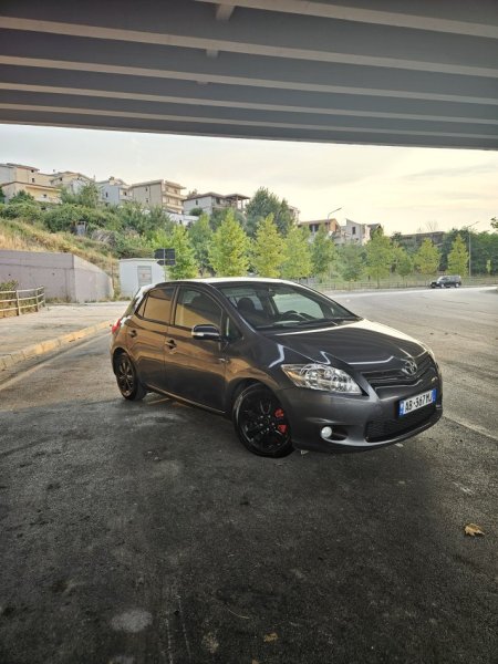 Tirane, shes makine Toyota Auris 2012 1.4 nafte 6200€ Okazion Nafte, gri e erret manuale Kondicioner 205.000 km 6.200 €