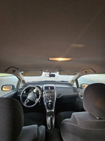 Tirane, shes makine Toyota Auris 2012 1.4 nafte 6200€ Okazion Nafte, gri e erret manuale Kondicioner 205.000 km 6.200 €