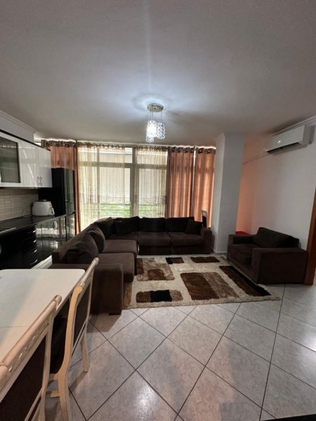 Tirane, jepet me qera apartament 2+1+Ballkon Kati 2, 100 m² 480 € (Rruga Irfan Tomini , prane shkolles 26 nentori)