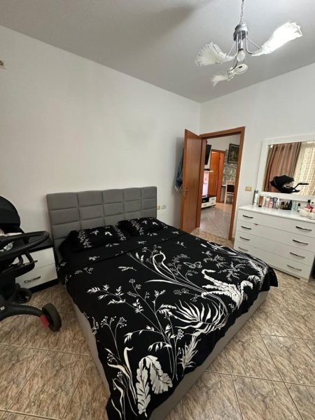 Tirane, jepet me qera apartament 2+1+Ballkon Kati 2, 100 m² 480 € (Rruga Irfan Tomini , prane shkolles 26 nentori)