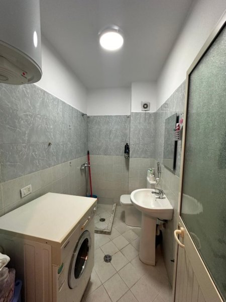 Tirane, jepet me qera apartament 2+1+Ballkon Kati 2, 100 m² 480 € (Rruga Irfan Tomini , prane shkolles 26 nentori)