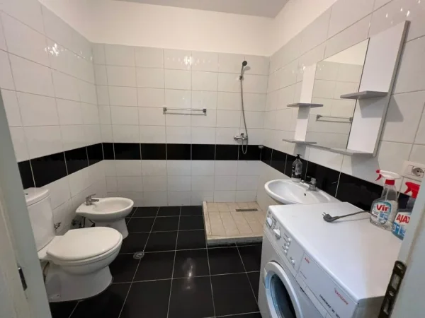 Tirane, jepet me qera 2+1+Ballkon Kati 2, 102 m² 450 € (teodor keko)