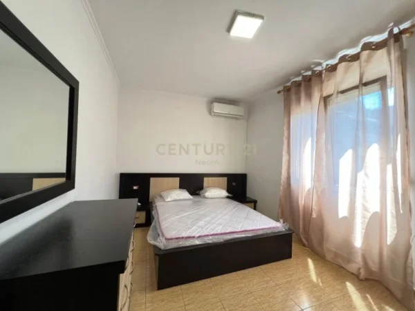 Tirane, jepet me qera apartament 2+1 Kati 2, 89 m² 500 € (shallvaret)