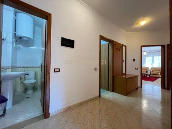 Tirane, jepet me qera apartament 2+1 Kati 2, 89 m² 500 € (shallvaret)
