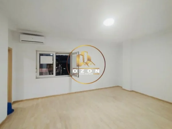 Apartament 3+1+2 për Qira në Rrugën Mine Peza 1000 € !