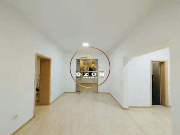 Apartament 3+1+2 për Qira në Rrugën Mine Peza 1000 € !