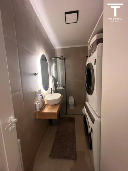 Tirane, shes apartament 2+1+Ballkon Kati 11, 137 m² 193.000 € (ISH-FUSHA E AVIACIONIT, TIRANË)