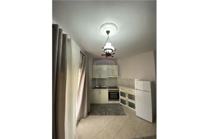 Tirane, jepet me qera apartament 1+1 Kati 3, 75 m² 500 € (Hoxha Tasim - xhamllik)