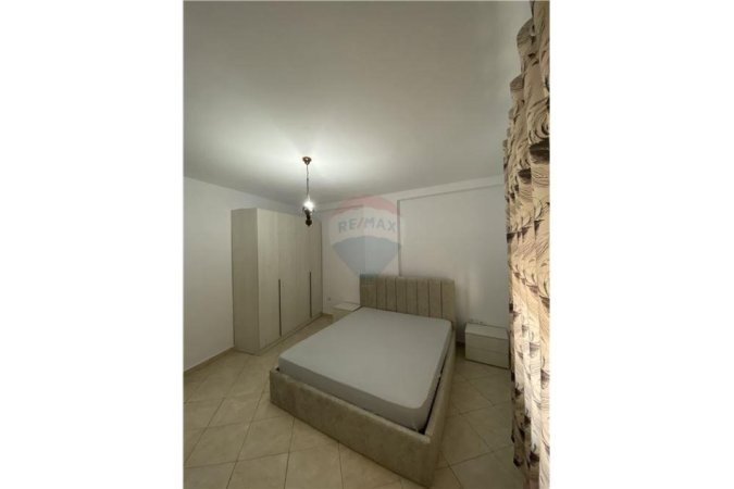 Tirane, jepet me qera apartament 1+1 Kati 3, 75 m² 500 € (Hoxha Tasim - xhamllik)