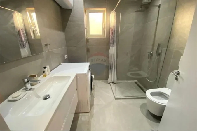 Shqiperi, jepet me qera apartament 1+1 Kati 4, 67 m² 550 € (liqeni i thate)