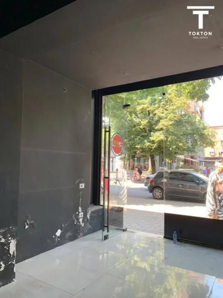 Tirane, jepet me qera ambjent biznesi Kati 0, 280 m² 7.000 € (Bllok)