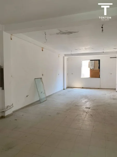 Tirane, jepet me qera ambjent biznesi Kati 0, 280 m² 7.000 € (Bllok)