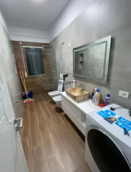 Tirane, shitet apartament 2+1+Ballkon Kati 5, 120 m² 230.000 € (FUSHA AVIACIONIT)