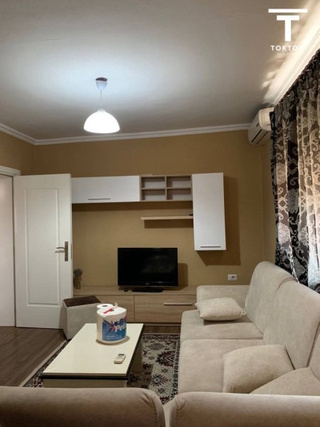 Tirane, jepet me qera 1+1 Kati 4, 60 m² 500 € (Bllok)
