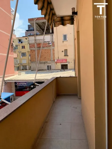 Tirane, jepet me qera apartament 2+1 Kati 2, 94 m² 850 € (Bllok)