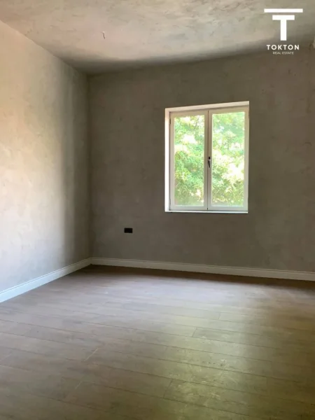 Tirane, jepet me qera apartament 2+1+Ballkon Kati 3, 96 m² 1.000 € (Bllok)