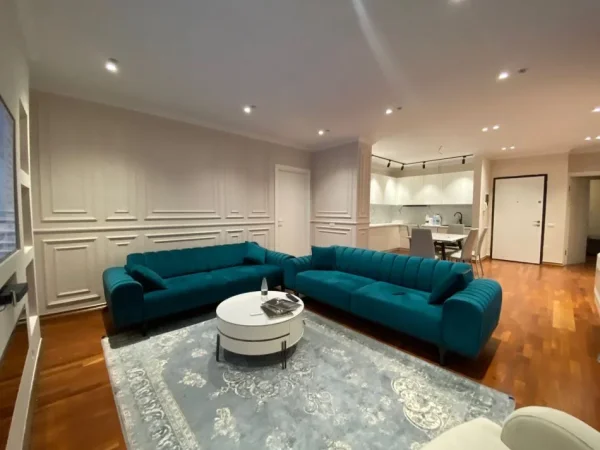Tirane, jepet me qera apartament 2+1+Ballkon Kati 7, 120 m² 1.500 € (Rruga e Kavajes)
