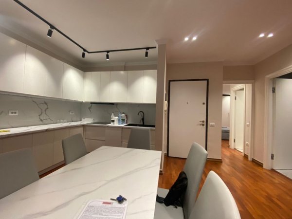 Tirane, jepet me qera apartament 2+1+Ballkon Kati 7, 120 m² 1.500 € (Rruga e Kavajes)